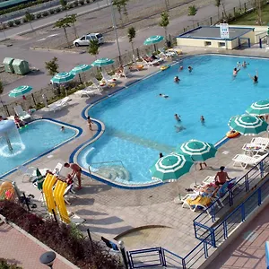 Altanea Residences Con Piscina Caorle