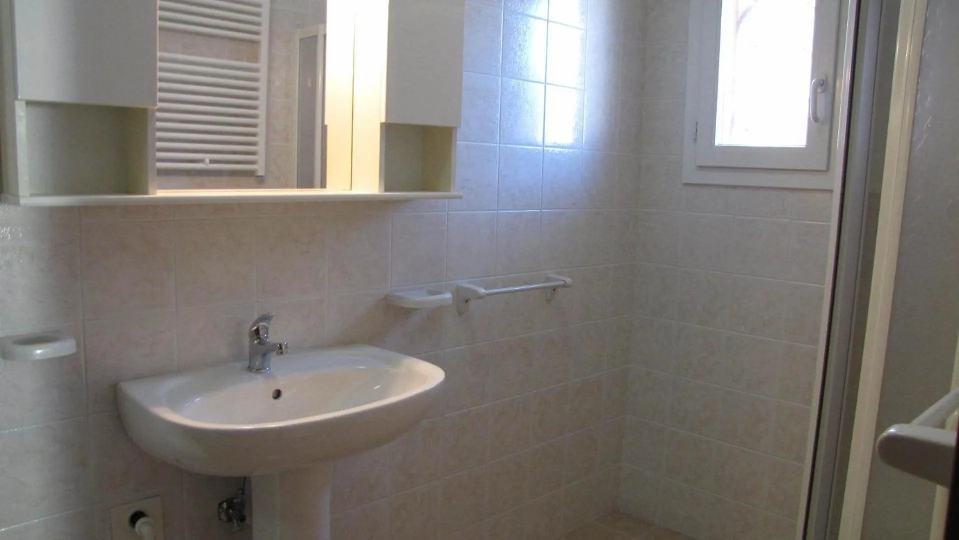 Residence Milan - Agenzia Arcobaleno Caorle 0*,  Italy