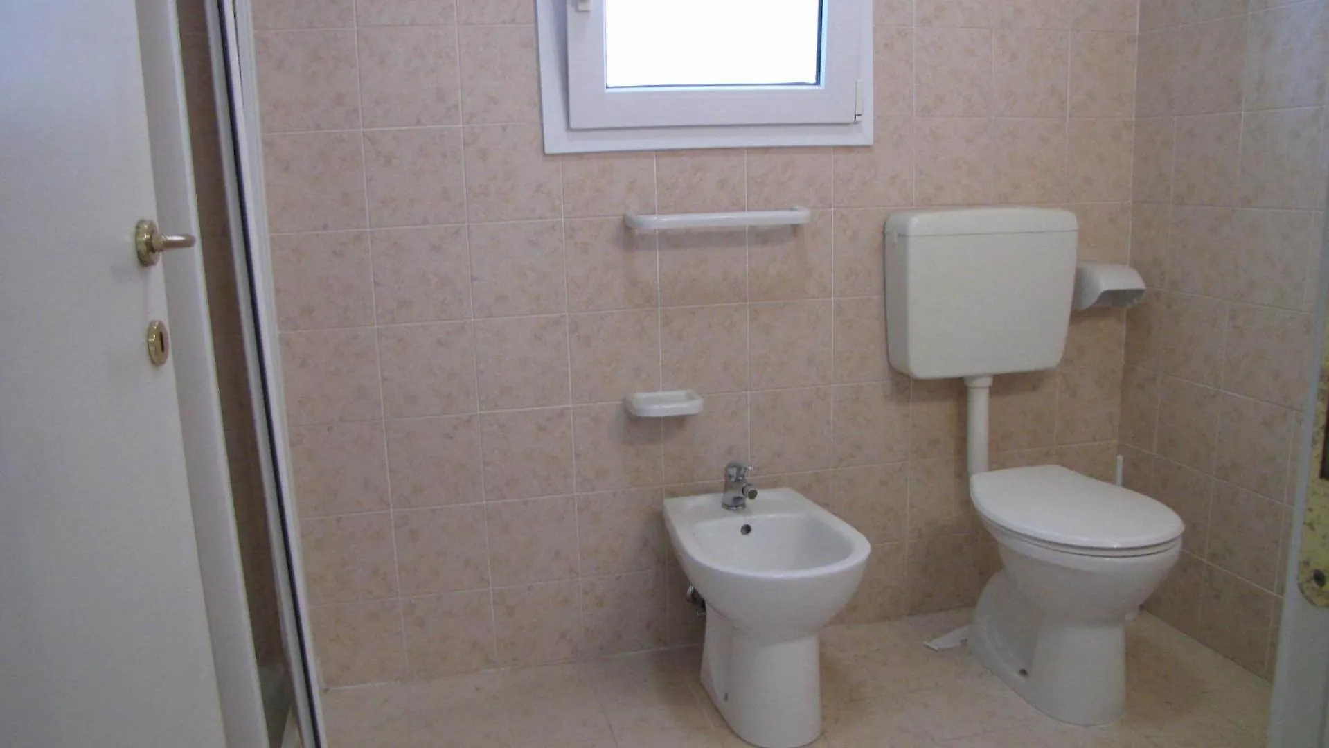 Residence Milan - Agenzia Arcobaleno Caorle 0*,